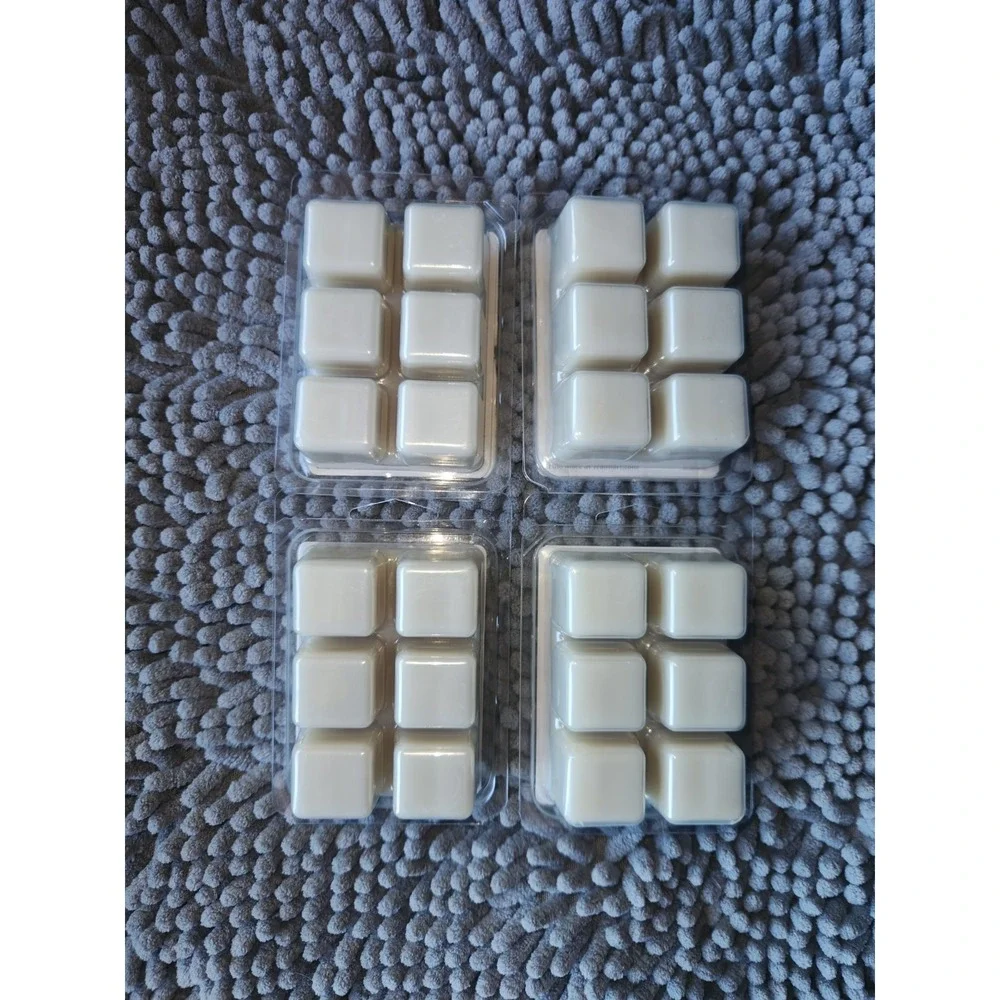 Better Homes & Gardens COCONUT SNOW Scented Wax‎ Cubes 2.5 Oz. (x4)